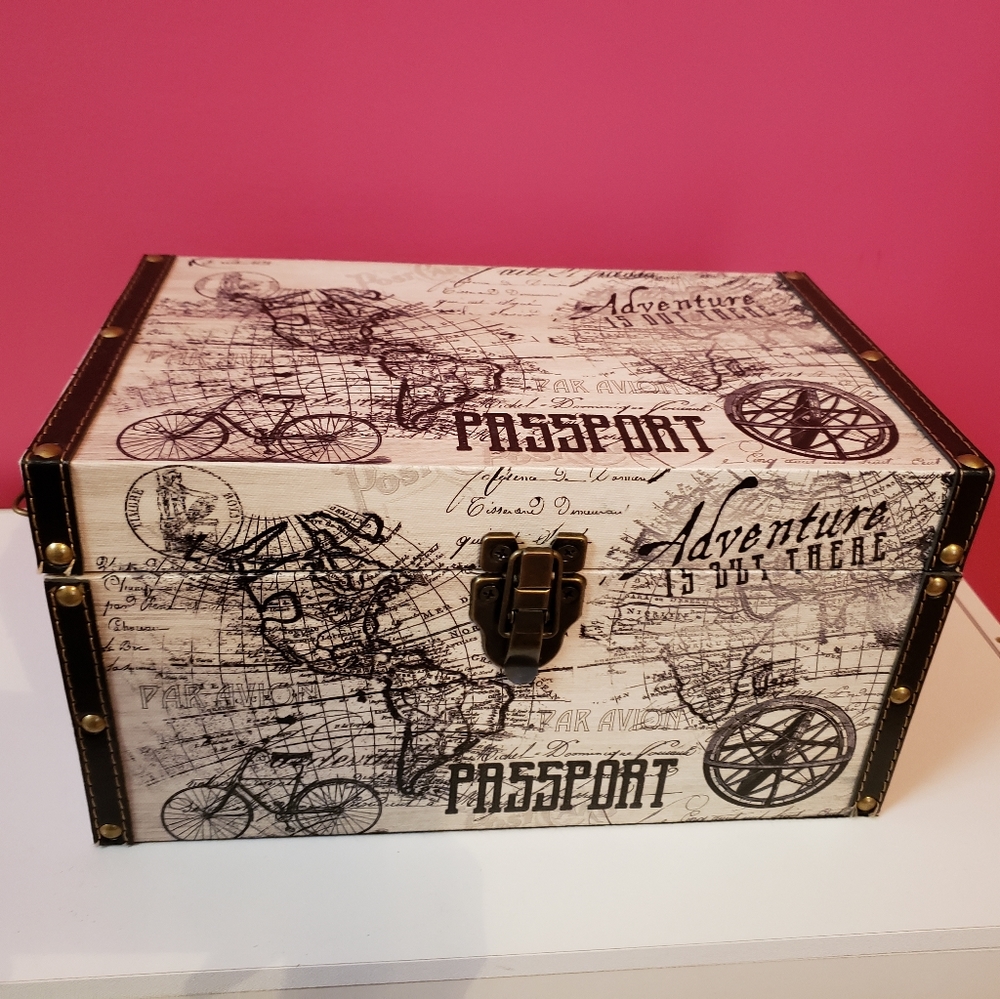 Cute travel-themed box